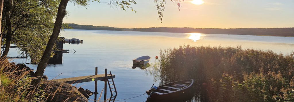 Solnedgång vid sjön